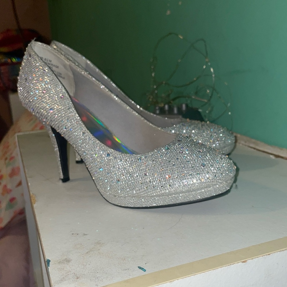 BRAND SLIVER SLIPPER RAINBOW RINESTONES